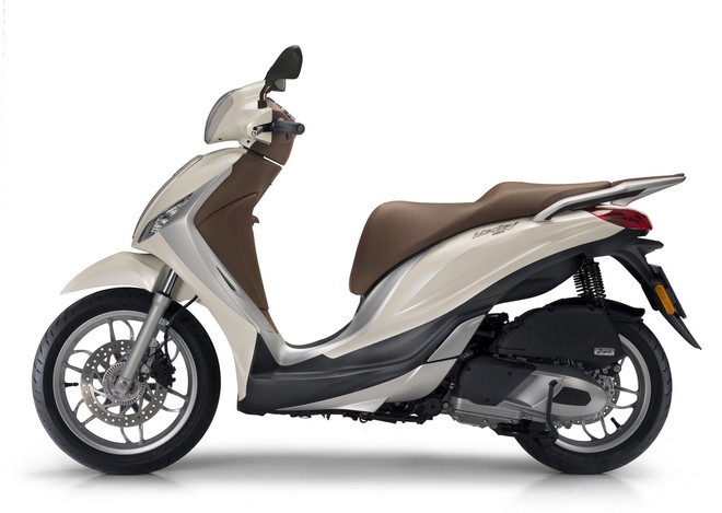 Piaggio ra mắt Medley ABS cốp to kỷ lục giá từ 71,5 triệu đồng ảnh 1