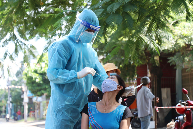 Đắk Lắk khoanh vùng, dập dịch chùm lây nhiễm phức tạp ở thị xã Buôn Hồ ảnh 1