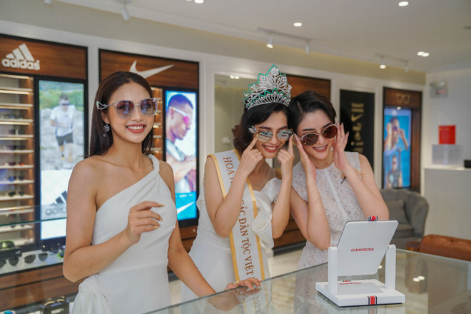 Các nàng hậu thỏa sức mua sắm trên đại lộ shophouse, NovaWorld Ho Tram. Theo chân top 3 Hoa hậu các dân tộc khám phá NovaWorld Ho Tram ảnh 4