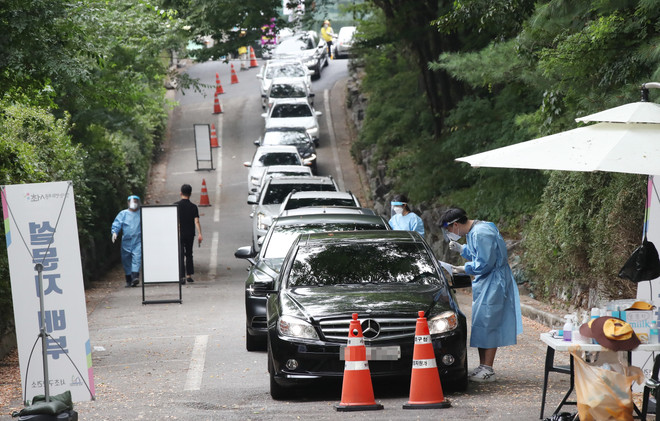 KDCA: Làn sóng lây nhiễm COVID-19 thứ 4 ở Hàn Quốc vẫn chưa đạt đỉnh ảnh 1