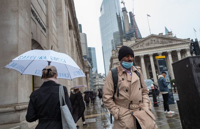 Anh ghi nhận hiệu quả cao của mũi tăng cường trong làn sóng Omicron ảnh 1