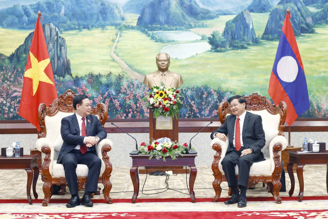 Chủ tịch Quốc hội Vương Đình Huệ đến chòa xã giao Tổng Bí thư, Chủ tịch nước Lào Thongloun Sisoulith. (Ảnh: Doãn Tấn/TTXVN) Thắt chặt hơn nữa quan hệ gắn bó giữa hai nước Việt Nam và Lào ảnh 2