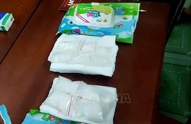 Bắt 2 đối tượng giấu ma túy trong thùng mỳ tôm tại chốt kiểm soát ảnh 1