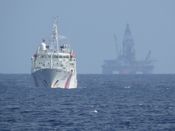 Trung Quốc tiếp tục duy trì lượng lớn tàu bảo vệ giàn khoan ảnh 1