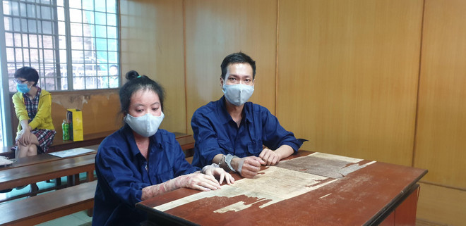 Xét xử nguyên trưởng cửa hàng Co.op Food "đổi tiền giả lấy tiền thật" ảnh 1