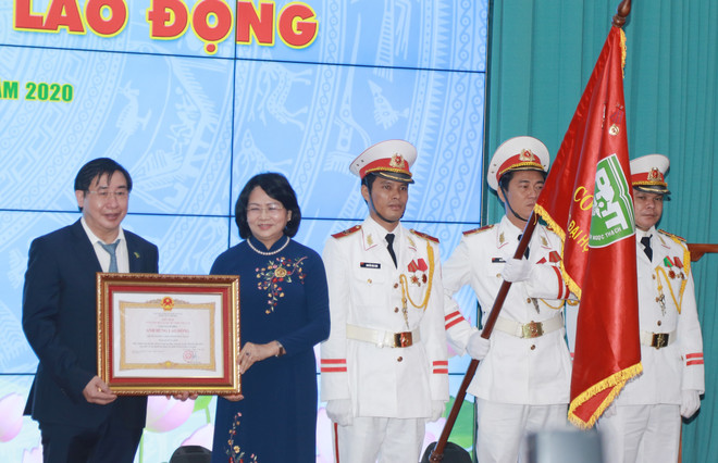 Đại học Y khoa Phạm Ngọc Thạch nhận danh hiệu AHLĐ thời kỳ đổi mới ảnh 1