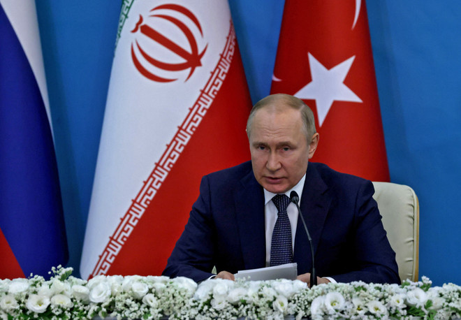 Tổng thống Nga Vladimir Putin. (Ảnh: AFP/TTXVN) Tổng thống Nga cam kết hiện đại hóa quân đội, bảo vệ đồng minh ảnh 1