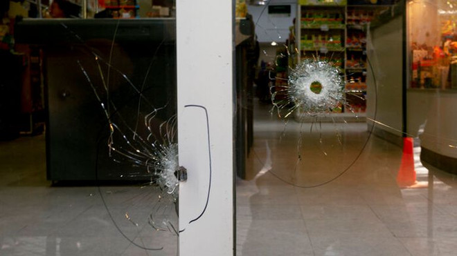 Hai tay súng tấn công cửa hàng của gia đình Lionel Messi tại Argentina ảnh 1