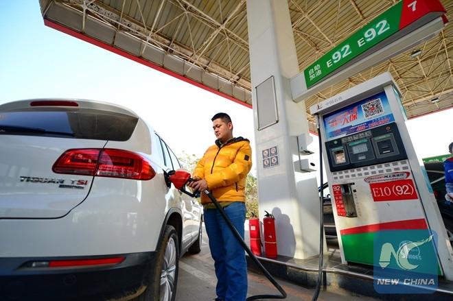 Giá dầu thế giới chạm mức thấp nhất kể từ ngày 20/7 ảnh 1