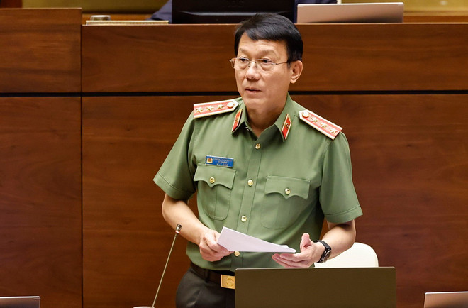 Bộ trưởng Bộ Công an Lương Tam Quang giải trình, làm rõ một số vấn đề đại biểu Quốc hội nêu. (Ảnh: Doãn Tấn/TTXVN) ttxvn_luong tam quang.jpg