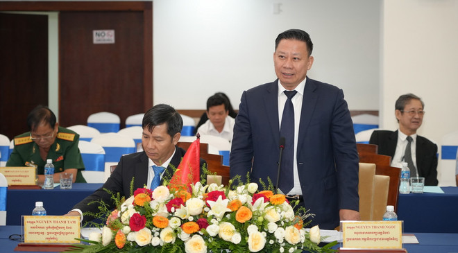 Chủ tịch Ủy ban Nhân dân tỉnh Tây Ninh Nguyễn Thanh Ngọc phát biểu tại hội nghị. (Ảnh: Minh Phú/TTXVN) ttxvn_tay ninh campuchia 2.jpg