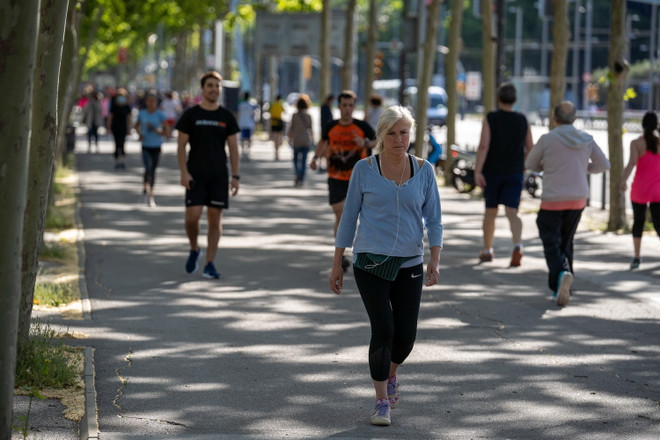 Dich COVID-19: Đức kéo dài kiểm soát biên giới, TBN nới lỏng phong tỏa ảnh 1