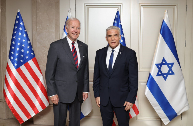 Tổng thống Mỹ Joe Biden và Thủ tướng Israel Yair Lapid trước cuộc hội đàm. (Ảnh: TTXVN phát) Tổng thống Joe Biden khẳng định "ủng hộ mạnh mẽ" Hiệp định Abraham ảnh 1