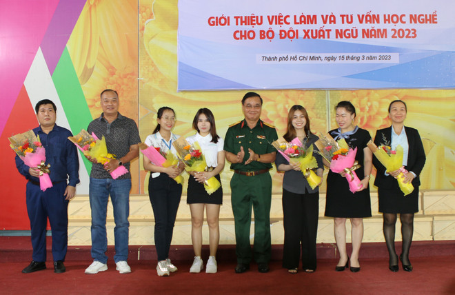 Ngày hội giới thiệu việc làm và tư vấn học nghề cho bộ đội xuất ngũ ảnh 2