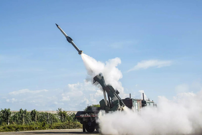 Ấn Độ thử thành công tên lửa phòng không tầm ngắn tự phát triển ảnh 1