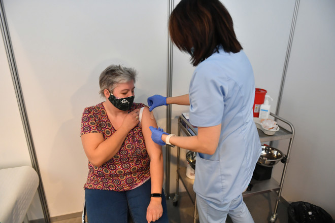 EU xem xét gia hạn cơ chế kiểm soát xuất khẩu vắcxin COVID-19 ảnh 1