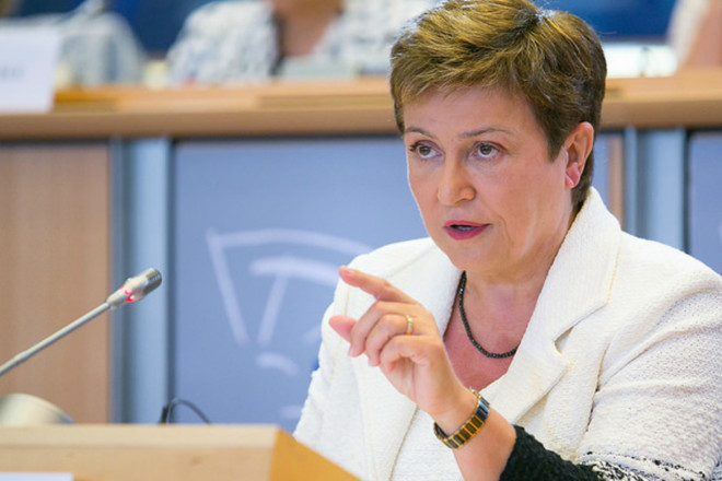 Ủy viên châu Âu phụ trách ngân sách và nguồn nhân lực Kristalina Georgieva. (Nguồn: euractiv.com) Các tổ chức nhân đạo kỳ vọng tiết kiệm ít nhất 1 tỷ USD mỗi năm ảnh 1