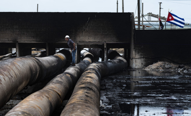 Nghị sỹ Mỹ yêu cầu dỡ bỏ cấm vận Cuba sau vụ cháy kho chứa nhiên liệu ảnh 1