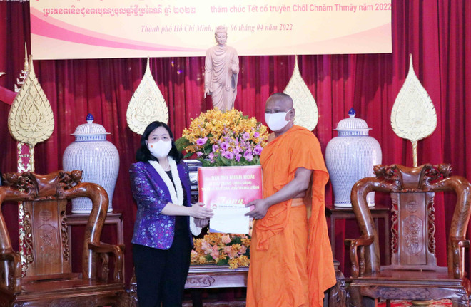 Trưởng Ban Dân vận Trung ương chúc Tết cổ truyền đồng bào Khmer ảnh 1