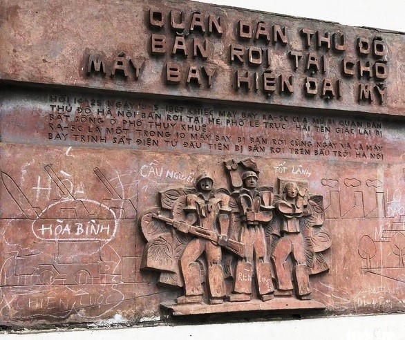 Hà Nội: Bảo vệ nguyên trạng bức phù điêu dân quân tự vệ bảo vệ Thủ đô ảnh 1