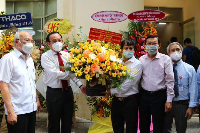 Bí thư Thành ủy Thành phố Hồ Chí Minh chúc mừng Hội Nhà báo thành phố ảnh 1