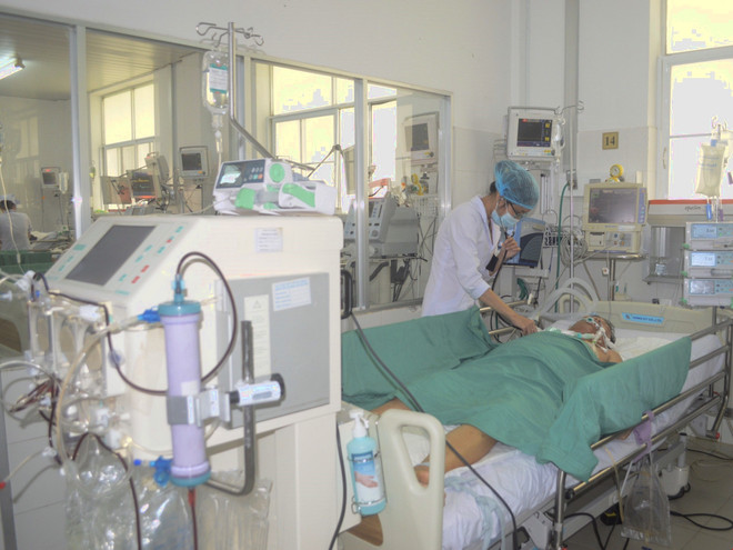 Suýt mất mạng vì điều trị vết thương do cua cắp bằng thuốc Nam ảnh 1