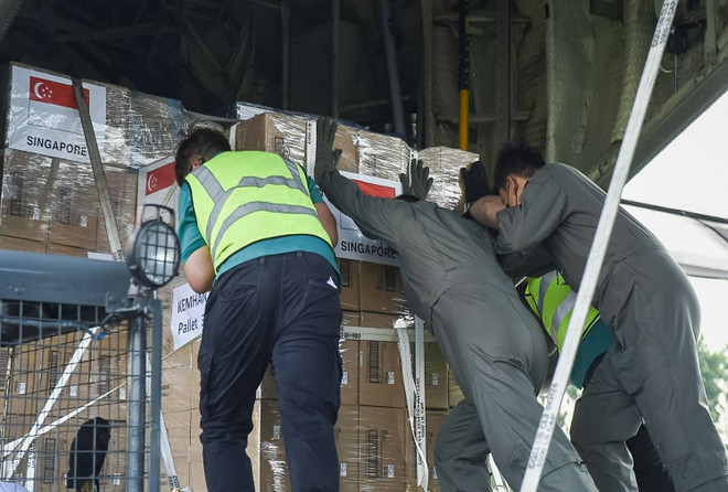 Singapore điều máy bay chở thiết bị y tế giúp Indonesia chống dịch ảnh 1