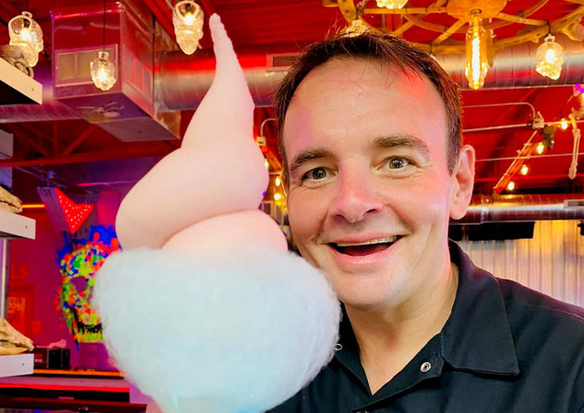 Độc đáo với cỗ máy máy biến bia, rượu thành kem tươi mát lạnh ảnh 2