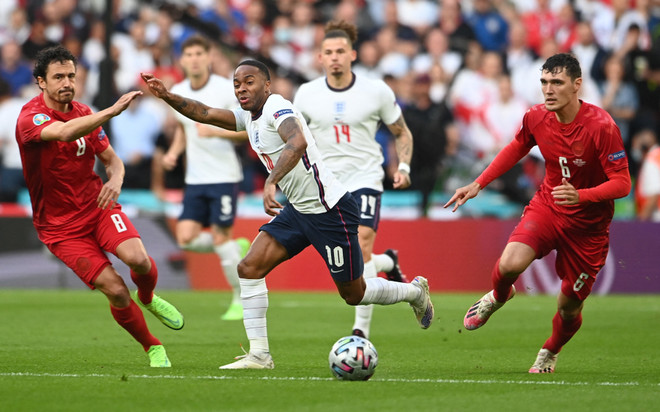 Bán kết Anh-Đan Mạch: Sterling khẳng định phạt penalty là chính xác ảnh 1
