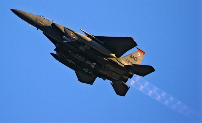 Máy bay chiến đấu F-15 của Không quân Mỹ. (Ảnh: Reuters) Mỹ đưa máy bay F-15 đến Ba Lan, tăng cường sức mạnh cho NATO ảnh 1