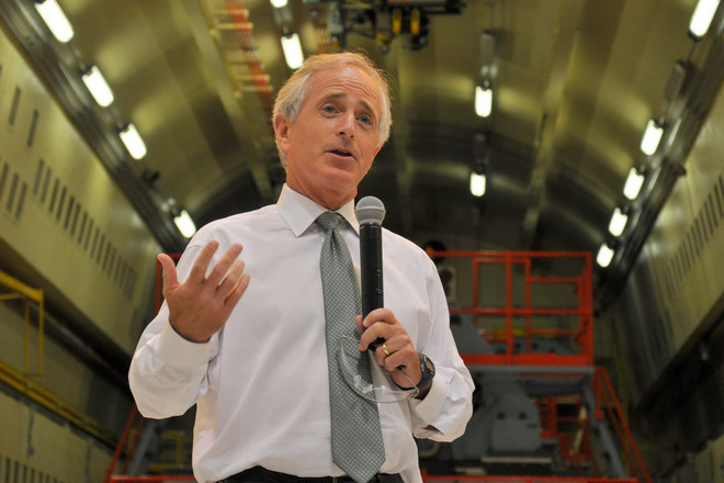 Chủ tịch ủy ban Thượng viện Mỹ ủng hộ kế hoạch tấn công IS ảnh 1