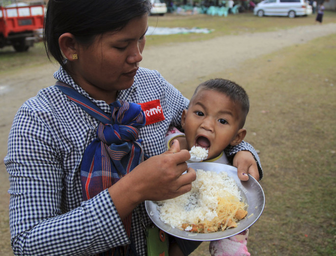 Người dân tại bang Kachin, Myanmar. (Ảnh: AP) Liên hợp quốc kêu gọi 106 triệu USD cứu trợ cho người dân Myanmar ảnh 1