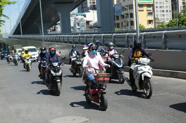 Miền Trung trời nắng, có nơi nóng gay gắt, nhiệt độ cao nhất 38 độ C ảnh 1