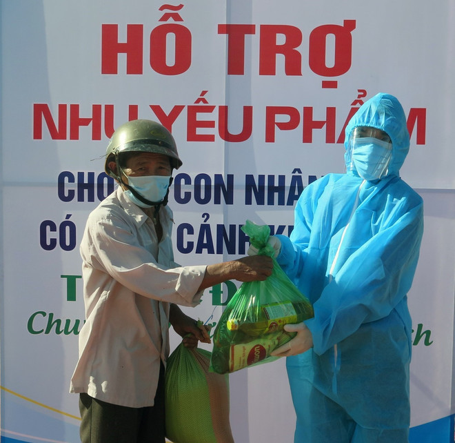 Cây “ATM gạo” hỗ trợ người dân gặp khó tại vùng dịch Phú Yên ảnh 2