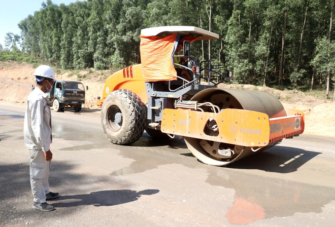 Đẩy nhanh tiến độ dự án cao tốc Cam Lộ-La Sơn đoạn qua Quảng Trị ảnh 2