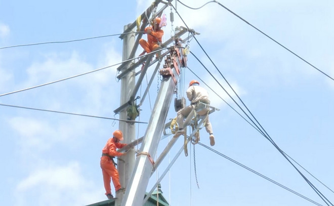 Thêm hơn 51.000 hộ dân ở địa bàn khó khăn có điện lưới quốc gia ảnh 1