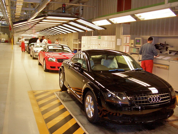 Audi cho làm việc thêm ca ba để chuẩn bị tung ra mẫu xe mới ảnh 1