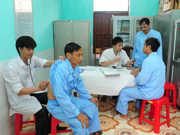 Chủ tịch MTTQ thăm Trung tâm điều dưỡng người có công Bắc Giang ảnh 1