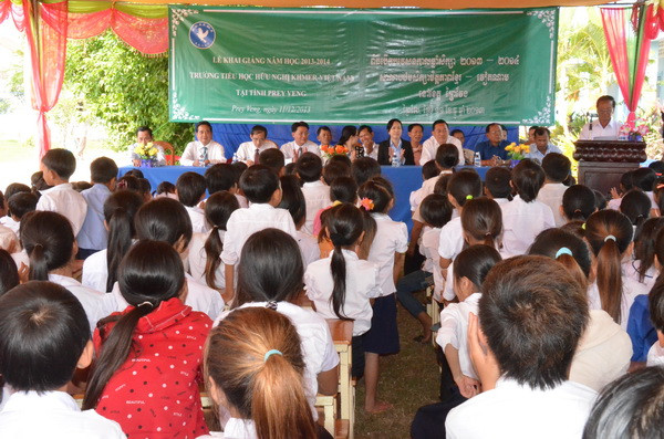 Trường tiểu học Khmer-Việt Nam khai giảng năm học mới ảnh 1