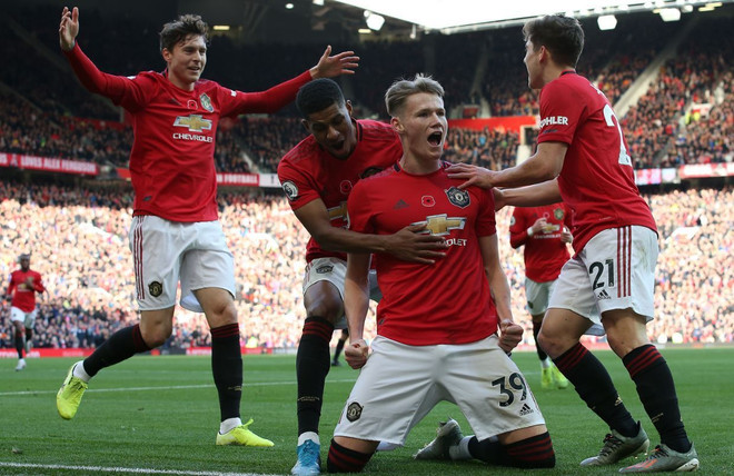 Premier League: M.U thi đấu thăng hoa, City thất bại chóng vánh ảnh 1