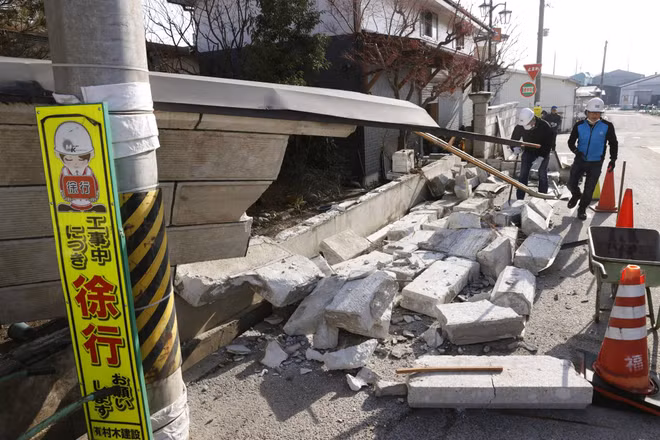 Nhật Bản cảnh báo nhiều dư chấn mạnh sau trận động đất ở Fukushima ảnh 1