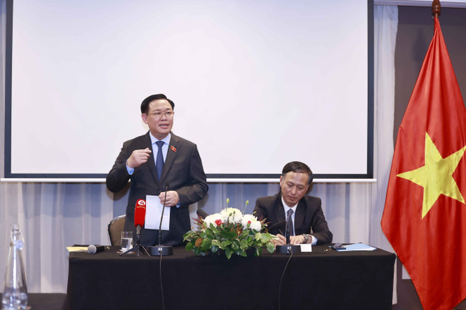 Chủ tịch Quốc hội gặp đại diện Cộng đồng người Việt Nam tại Australia ảnh 2