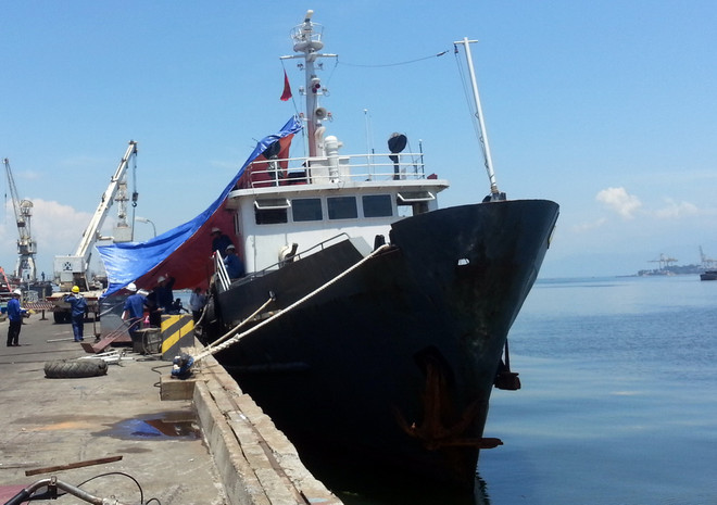 [Photo] Sửa chữa tàu Kiểm ngư bị tàu Trung Quốc cố tình đâm va ảnh 1