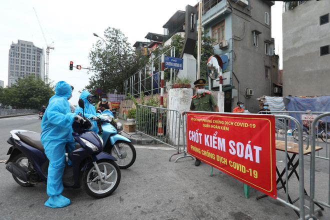 Nhân dân Hà Nội chung sức, đồng lòng đẩy lùi dịch COVID-19 ảnh 2