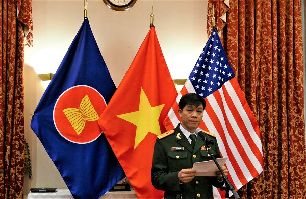 Tùy viên Quốc phòng Việt Nam tại Hoa Kỳ, Đại tá Đỗ Văn Đáng phát biểu tại buổi lễ. Kỷ niệm 76 năm Ngày thành lập Quân đội Nhân dân Việt Nam tại Hoa Kỳ ảnh 1