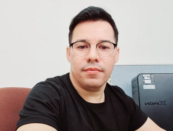 Tiến sỹ Ruvislei González Saez, Phó Chủ tịch Hội Hữu nghị Cuba-Việt Nam, Giám đốc Chương trình Quan hệ Quốc tế tại Cuba. (Ảnh: TTXVN phát) Chuyên gia Cuba: Cuộc hội ngộ giữa những người anh em Việt Nam-Cuba ảnh 2