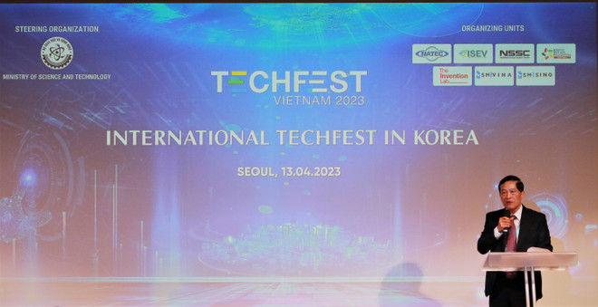 Thứ trưởng Bộ Khoa học và Công nghệ Trần Văn Tùng phát biểu tại Techfest. (Ảnh: Khánh Vân/TTXVN) Việt Nam-Hàn Quốc kết nối công nghệ, khởi nghiệp và đổi mới sáng tạo ảnh 1