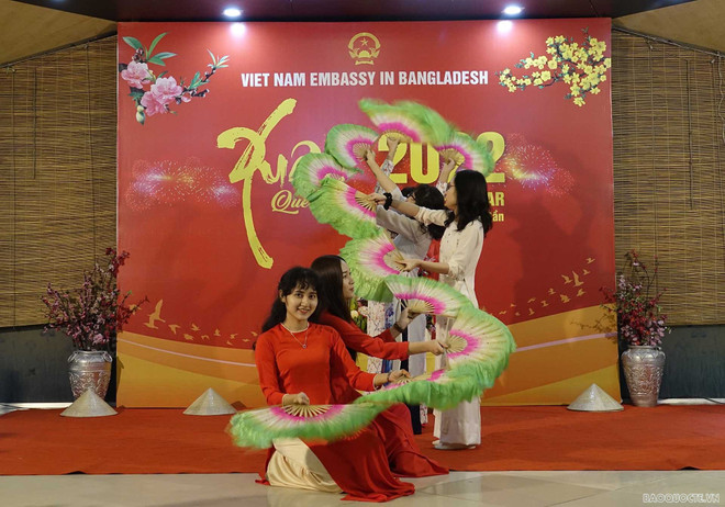 Quan chức Bangladesh ấn tượng về Tết Nguyên Đán của người Việt Nam ảnh 2