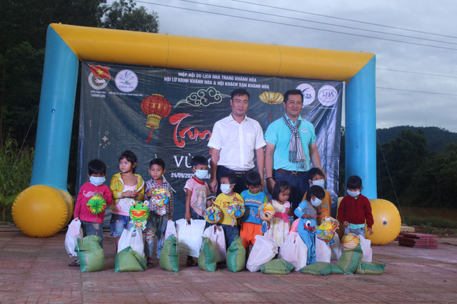 Khánh Hòa: Mang Trung thu đến với trẻ em nghèo vùng cao ảnh 1