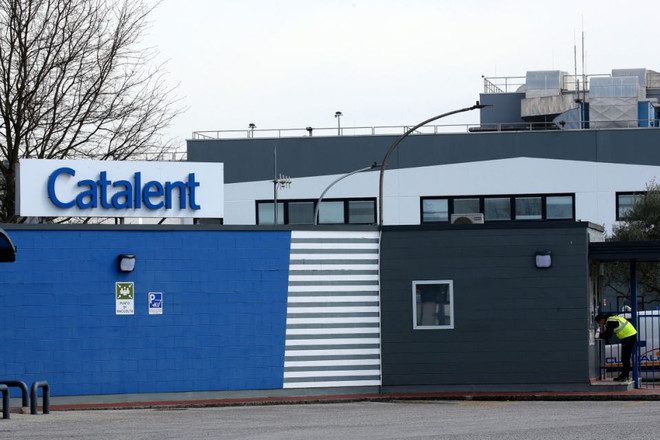 Cảnh sát Italy đã phát hiện 29 triệu liều vaccine AstraZeneca tại nhà máy Catalent ở thành phố Anagni. (Ảnh: Getty Images) Italy: Phát hiện 29 triệu liều vaccin AstraZeneca không rõ mục đích ảnh 1